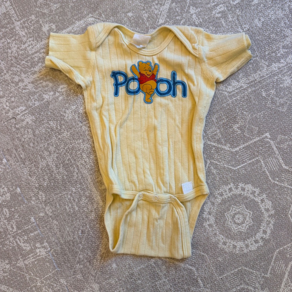 Vintage Y2K Disney Winnie the Pooh Bodysuit Baby 0-3 month Yellow Short Sleeve